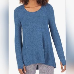 Cuddle Duds SoftKnit, high-low tunic with thumb holes. Size small. Blue.